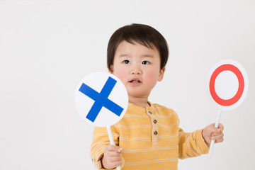 赤ちゃん、丸、バツ、正解、不正解