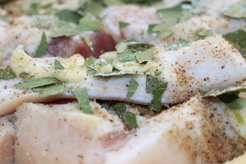 соленое сало с чесноком и специями