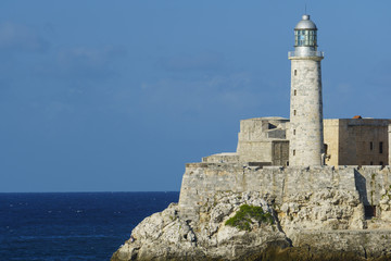 Fototapeta na wymiar Lighthouse on the fortress in Havana bay