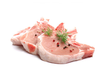 côte de porc sur fond blanc