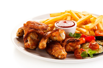 Grilled chicken nuggets and vegetables 