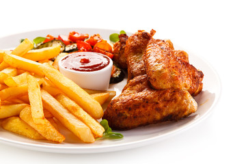 Grilled chicken nuggets and vegetables 