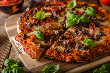 Rustic pizza with minced meat