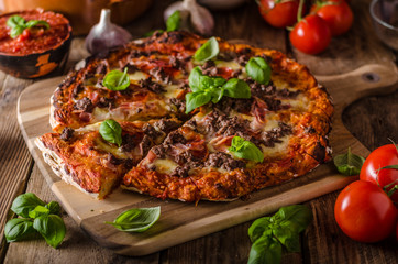 Rustic pizza with minced meat