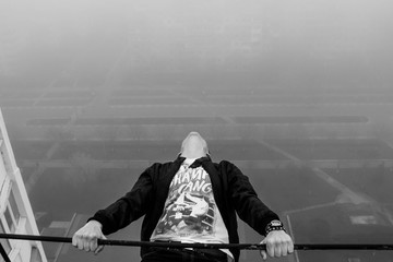 Fototapeta premium Sad guy on the roof