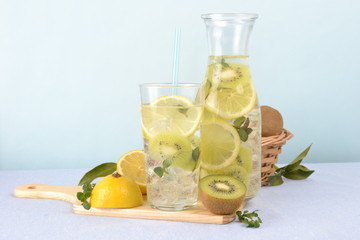 レモンとキウイの炭酸飲料