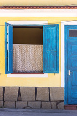 Obraz na płótnie Canvas Brazil, State of Rio de Janeiro, Paqueta Island, Facade of colonial style house with blue colorful windowns