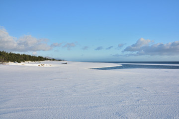 雪の砂浜