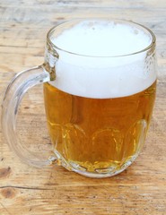 Frisch gezapftes Bier