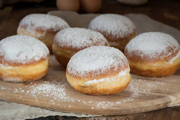 Frisch gebackene Krapfen