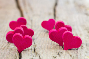 Fototapeta na wymiar red hearts on wooden background