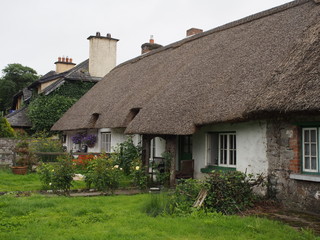 Fototapeta na wymiar Adare - schönstes Dorf Irlands 