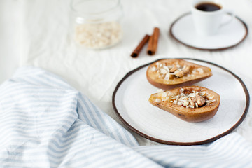pear with honey and nuts