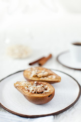 pear with honey and nuts