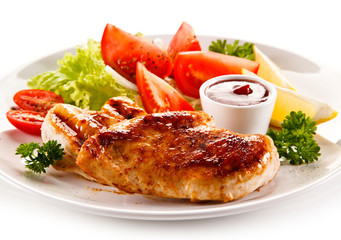 Grilled chicken fillet and vegetables 