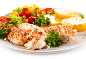 Grilled chicken fillet and vegetables 