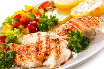 Grilled chicken fillet and vegetables 