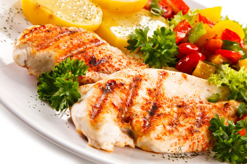 Grilled chicken fillet and vegetables 