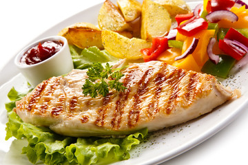 Grilled chicken fillet, chips and vegetable salad 