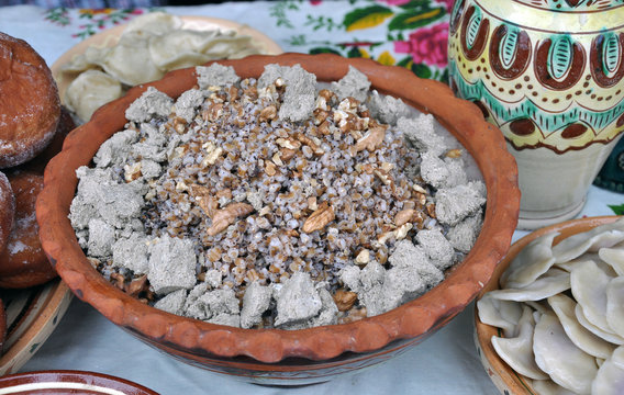 On the table, the traditional Christmas meal Ukrainian