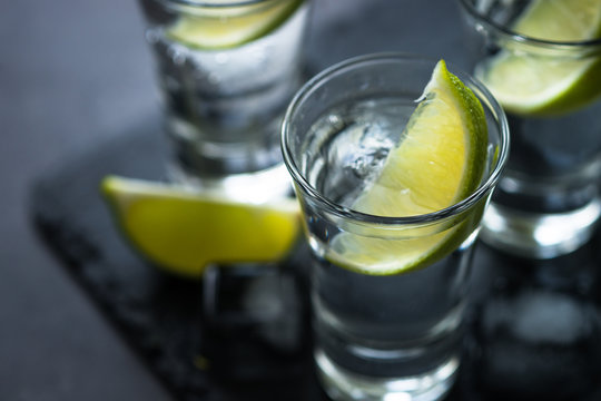 Vodka lime ice drink cocktai