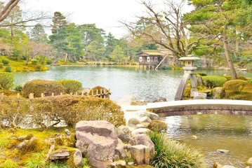 Kasumigaike pond and stone lantern in Kenroku-en garden