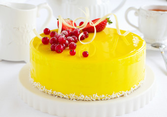 Lemon-strawberry cake mousse.