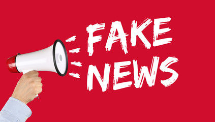 Fake News Nachrichten Wahrheit Lüge Medien Internet Megafon