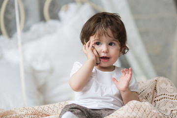 Fototapeta premium Happy little girl sitting in bad