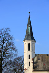 Wieża kościelna w Sidzinie.