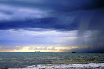 гроза на море