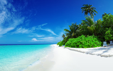 Obraz na płótnie Canvas Beautiful nature landscape of tropical island at daytime, Maldives