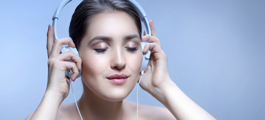 Fototapeta premium woman beauty portrait with headphones