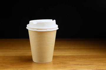 紙コップのコーヒー