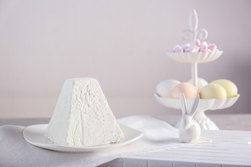 Fototapeta na wymiar Traditional curd Easter cake on light table