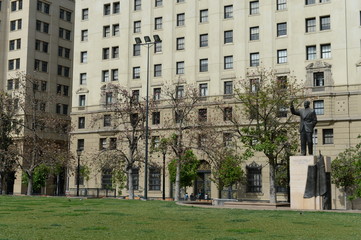 Fototapeta na wymiar The monument to Chilean President Eduardo Frei Montalva in front of the Palacio de La Moneda.