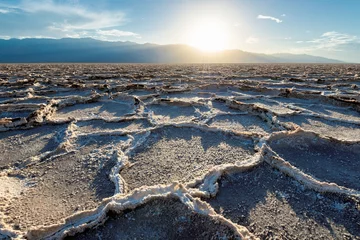 Fotobehang Natuurpark Zonsondergang over Badwater-bassin, Death Valley National Park, Californië.
