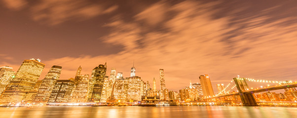 Fototapeta premium Night view of Manhattan and Brooklyn bridge