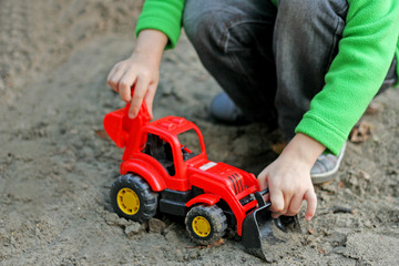 Obraz premium child and the machine