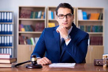 gesetz gmbh firmenwagen kaufen oder leasen GmbH kaufen vorrats gmbh anteile kaufen finanzierung gesetz gründung GmbH gmbh mantel kaufen in österreich