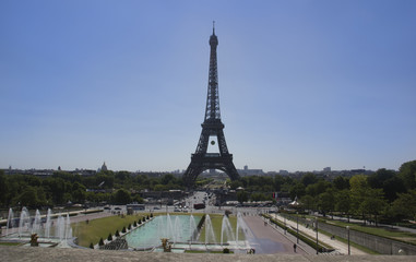 Fototapeta na wymiar The Eiffel Tower in Paris . Summer