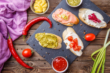 Bread with sauces and vegetables