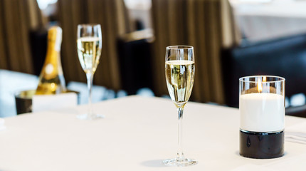 champagne glasses