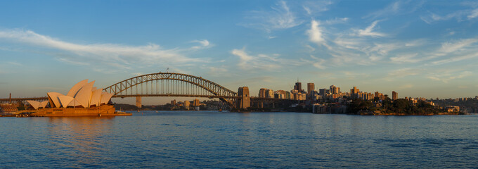 Vue on Sydney Harbour at dawn