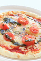 tomato and cheese pizza