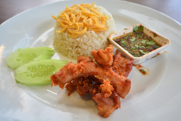 Fried pork with garlic and pepper, Thai food style