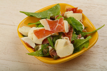 Salad with proscuitto, mozzarella