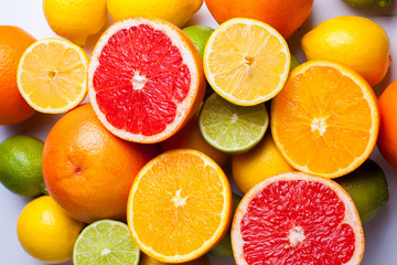 Fototapeta na wymiar citrus fruit, orange, lime, lemon and grapefruit on a table
