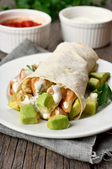 Chicken fajitas with avocado