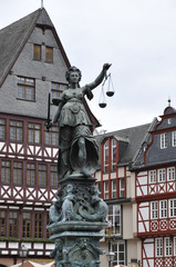 Justitia auf dem r&ouml;merberg in frankfurt